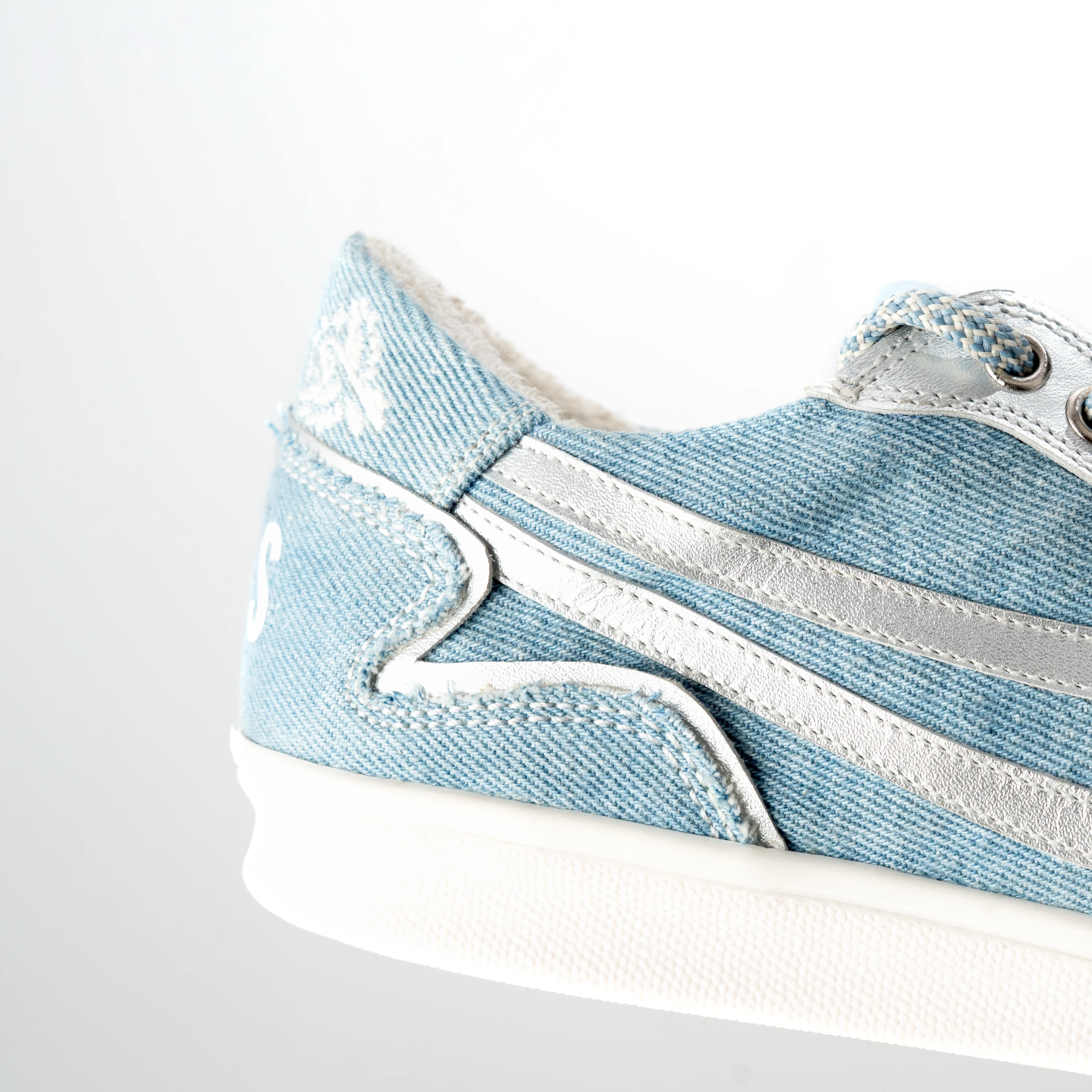 Gully Number 001 - Baaz Baadal Blue - Image 7